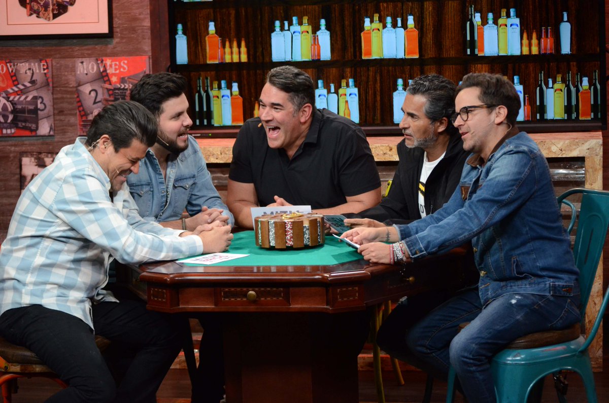 miembrosalaire's tweet photo. ¡Estamos al aire miembros! Hoy nos acompañan @DannyLujan y @RICH_MARGALEFF Además aprenderemos sobre los hoteles kinky con @aliribem y haremos demostración del potro del amor con la pornstar @anniesexteenpsm #SomosMiembros https://t.co/AfhttqhA3z