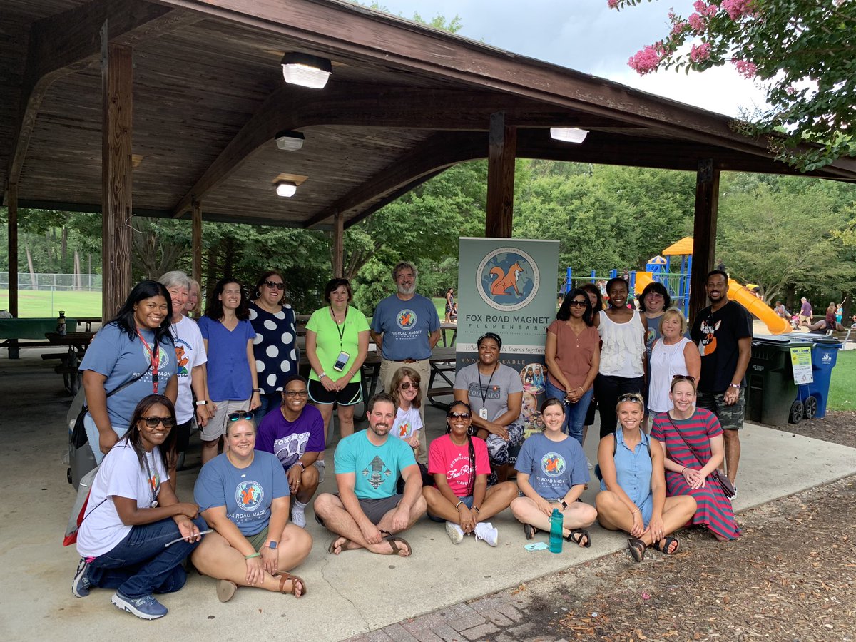 MzMcNeil23's tweet photo. Popsicles in the Park was great!! What a way to start the school year!! 🦊 #familyengagement #foxroad #magnetstatus @FoxRoadES @AngelaFoxIB @WCPSS @WCPSSTeam https://t.co/mYtU6AbQ1o