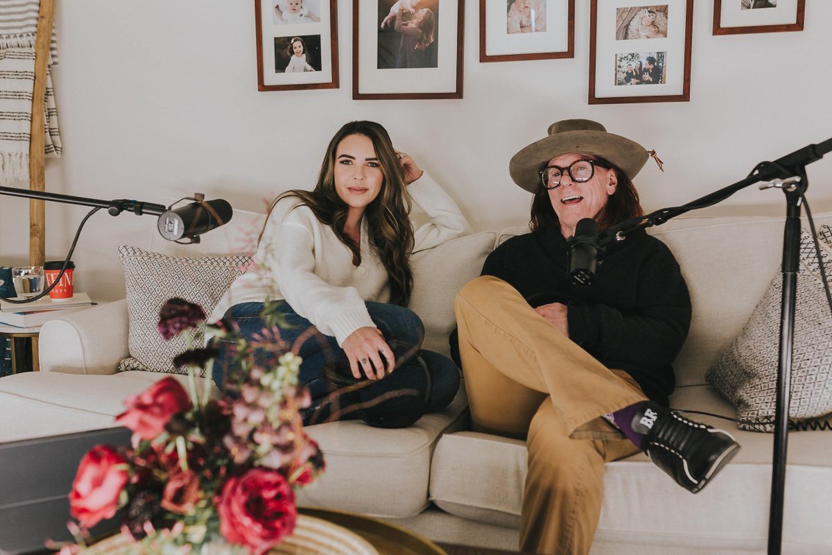 Tune in to a bonus episode of the Recovering from Reality podcast tonight for a heartfelt conversation with yours truly and the lovely <a href="/Itsalexishaines/">A L E X I S H A I N E S</a>.

Check out episode 26 at recoveringfromreality.com.