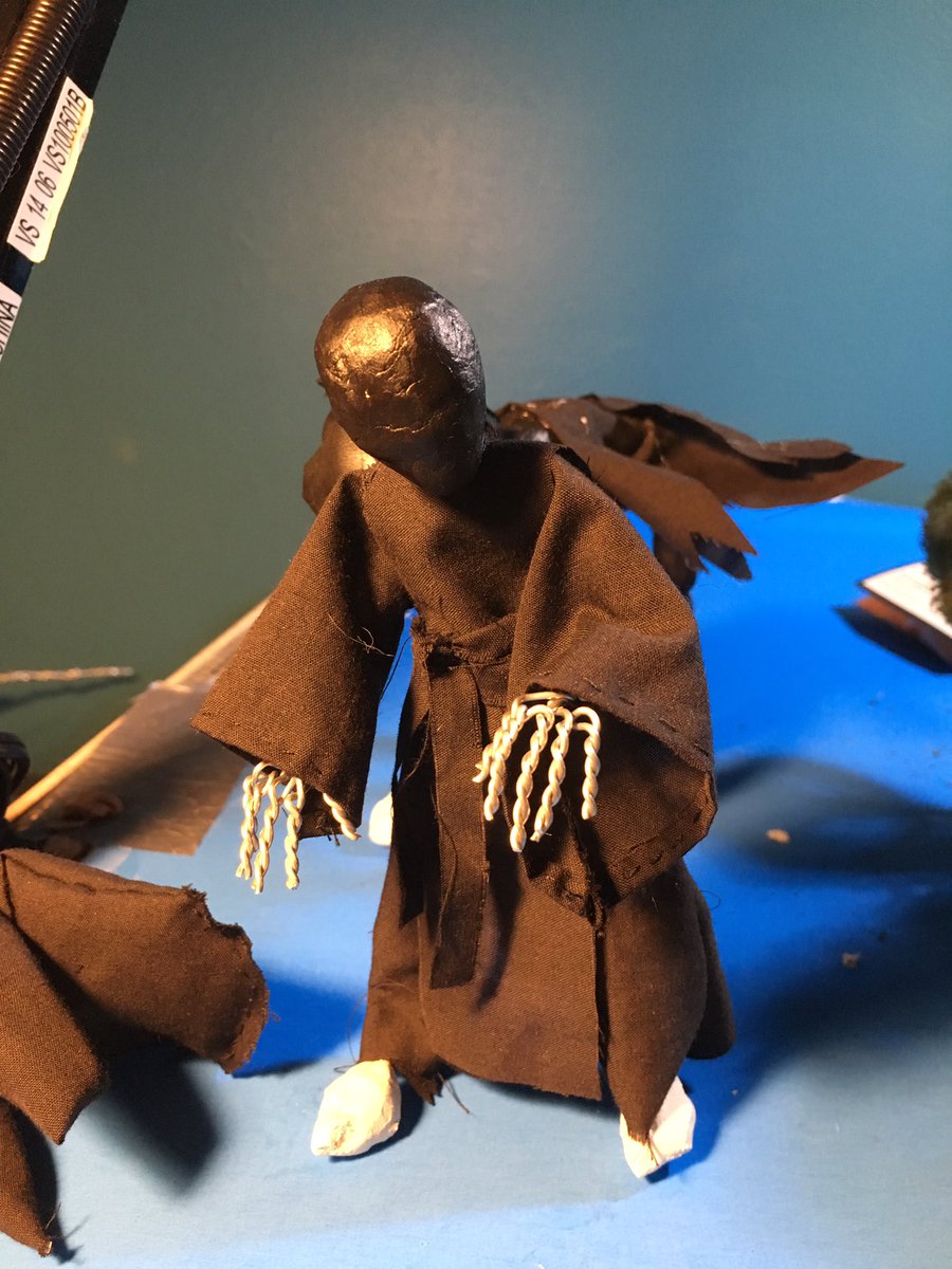 FancyPantsBioni's tweet photo. Almost finished my Ringwraith puppet for my @LOTRanimated shot!!! Just have to touch up a couple things, then I’ll be able to start animating! #lotr #nazgul #frodo #stopmotion https://t.co/oIG4DkNlFD