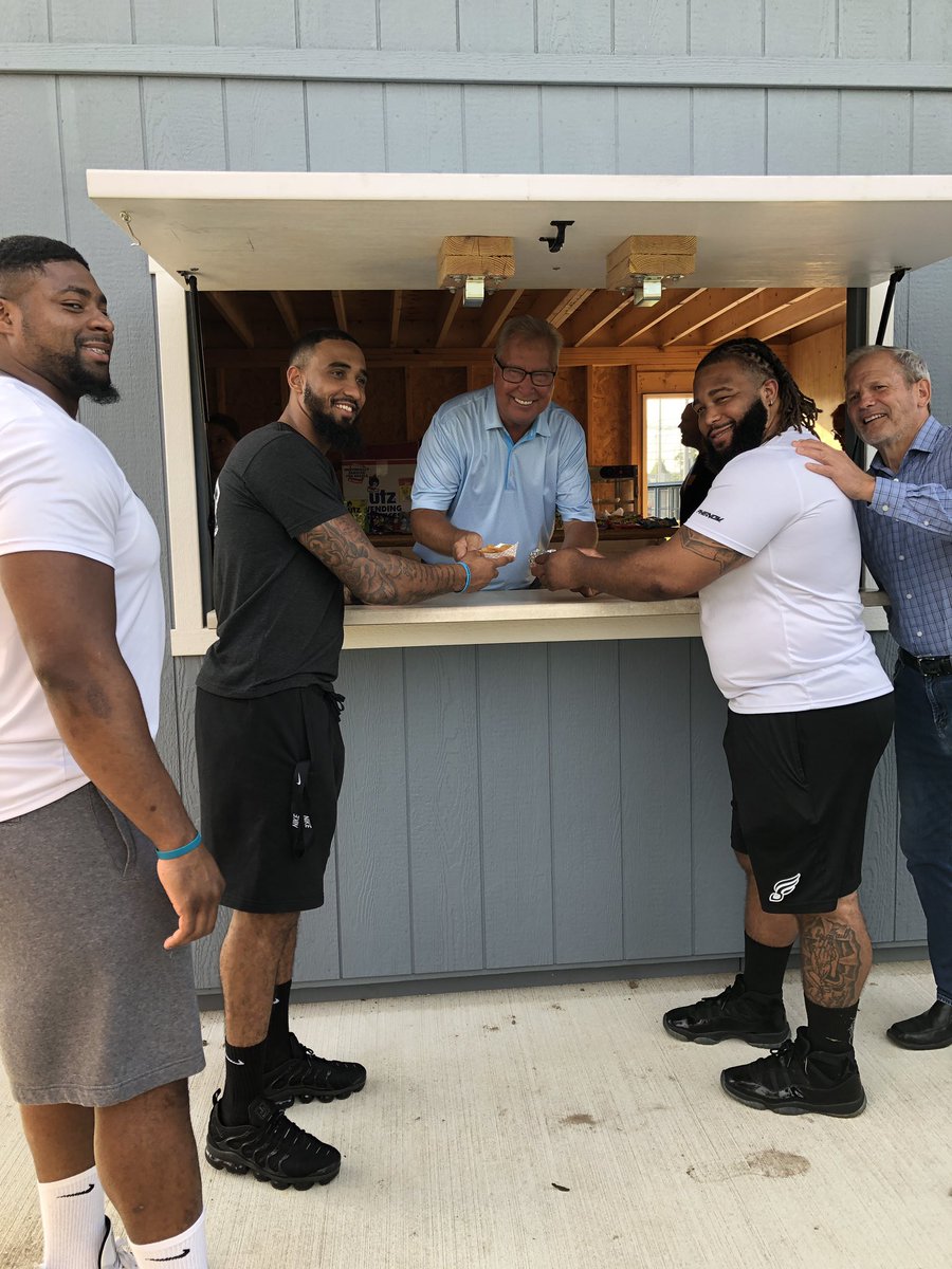 Proud to support <a href="/JawsYouthPlay/">Ron Jaworski's Foundation, Jaws Youth Playbook</a> and <a href="/JawsCEOQB/">Ron Jaworski</a> in opening a new concession stand for the Gloucester Youth Football program. 

#ForPhilly