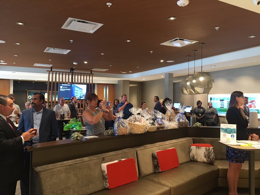 kcchamberMEMBER's tweet photo. We had the opportunity to celebrate the opening of SpringHill Suites by Marriott - Country Club Plaza tonight! Check out the Patrick Mahomes art work! #springhillsuiteskcplaza #BigScissorsKC #Open4BizKC https://t.co/sqd9mzkLTO