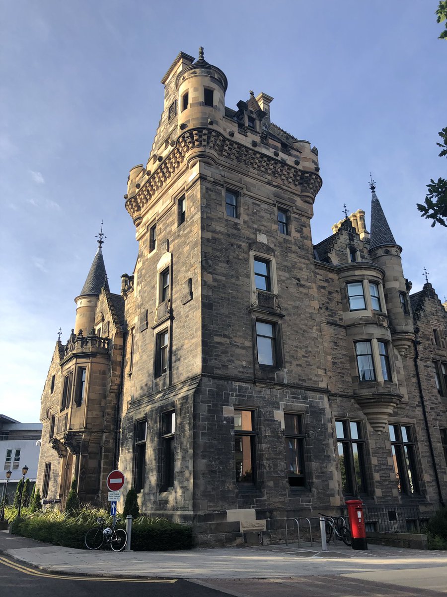 Beautiful evening &amp; location for the <a href="/ClinEdSS/">ESSCE</a> #ESSCE2019 Dinner this evening. Great group of people, really informative and interactive week learning more about #clinicaleducation