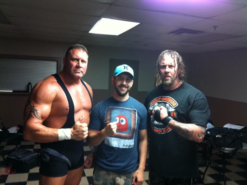 KardinalSinners's tweet photo. #TBT: TCW, Halifax, 2015
The Kardinal Sinners taking a break from beating people up to snap a quick picture with New Scott.
#BrodySteele
#NewScott
#Kowboy
#Sinners4Life
#TeamNewScott
@thebrodysteele @NewScott @kowboymh https://t.co/g2mPHoZ8LC