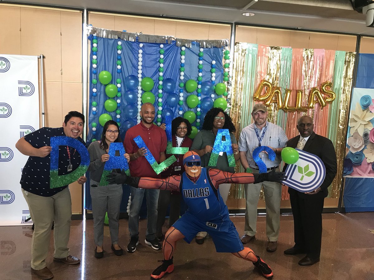CityOfDallas's tweet photo. Special thanks to the @dallasmavs for showing love to our public servants on #CityHallSelfieDay! #MavsMan https://t.co/QnNsa7WeCH