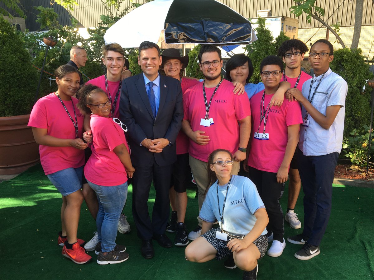 ElectGary's tweet image. #OurMayor hosting the annual #SeniorBBQ at Anthony's.

Thank you to the organizers and volunteers for their hard work.

#TirelessAdvocate