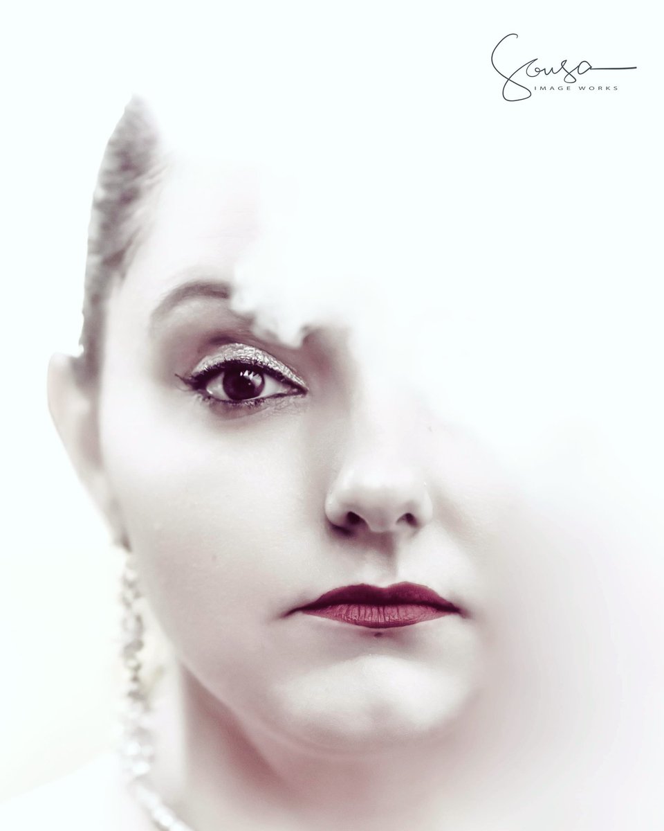 HotCellaMusic's tweet photo. Where Fog Meets Clarity" #photography #photographer #artisticportrait #smoke #fallriver #Massachusetts #rhodeisland #newbedford #newyork #providence #Photo #photooftheday #boston #Connecticut #NEWPORT #SousaImageWorks #foto #fotografia #picoftheday #eye @NPGLondon @smithsoniannpg https://t.co/GDJMNVmux3