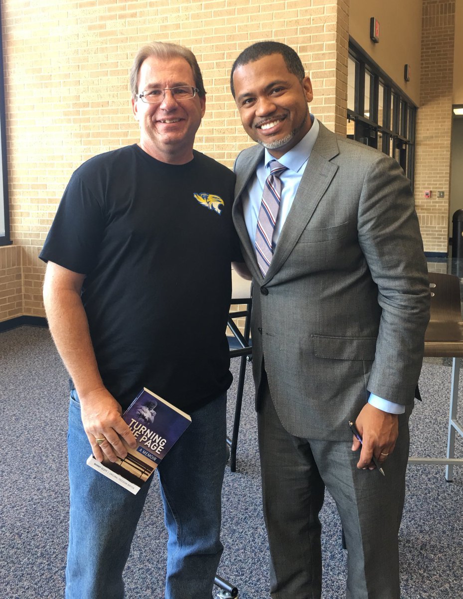 CalvinKorab's tweet photo. It was a pleasure to meet Manny Scott at at the West Texas Innovation Summit today. He was truly inspirational and just what we needed to hear before a new school year! #MannyScott #FrenshipISD #FrenshipHighSchool 🏫📚#ManuelScott @ManuelScott #WestTexasInnovationSummit https://t.co/0lnGmseYaW