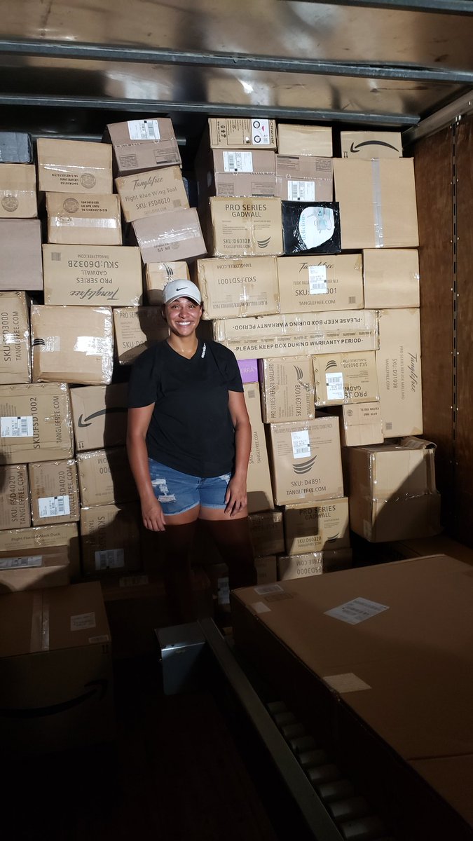 day_lions's tweet photo. #LionsRoar #SafetyFirst #HydrationIsLife #UPSService #LoadStandNation Tiffany Shupp this weeks new hire holding a load down https://t.co/FzR5GOD3oJ
