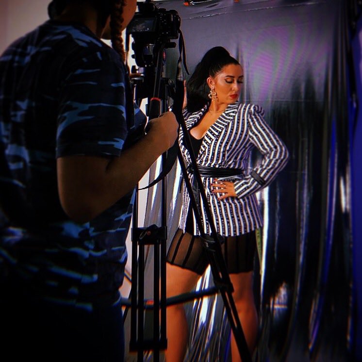 That’s a wrap.... 🎬🎥😍🎶✨ 
🎥 #MusicVideo <a href="/nessarofilms/">NESSARO</a> 📸 <a href="/riddleonline/">Riddle</a>
Blazer <a href="/whyte_studio/">WHYTE STUDIO®</a> 👏🏽