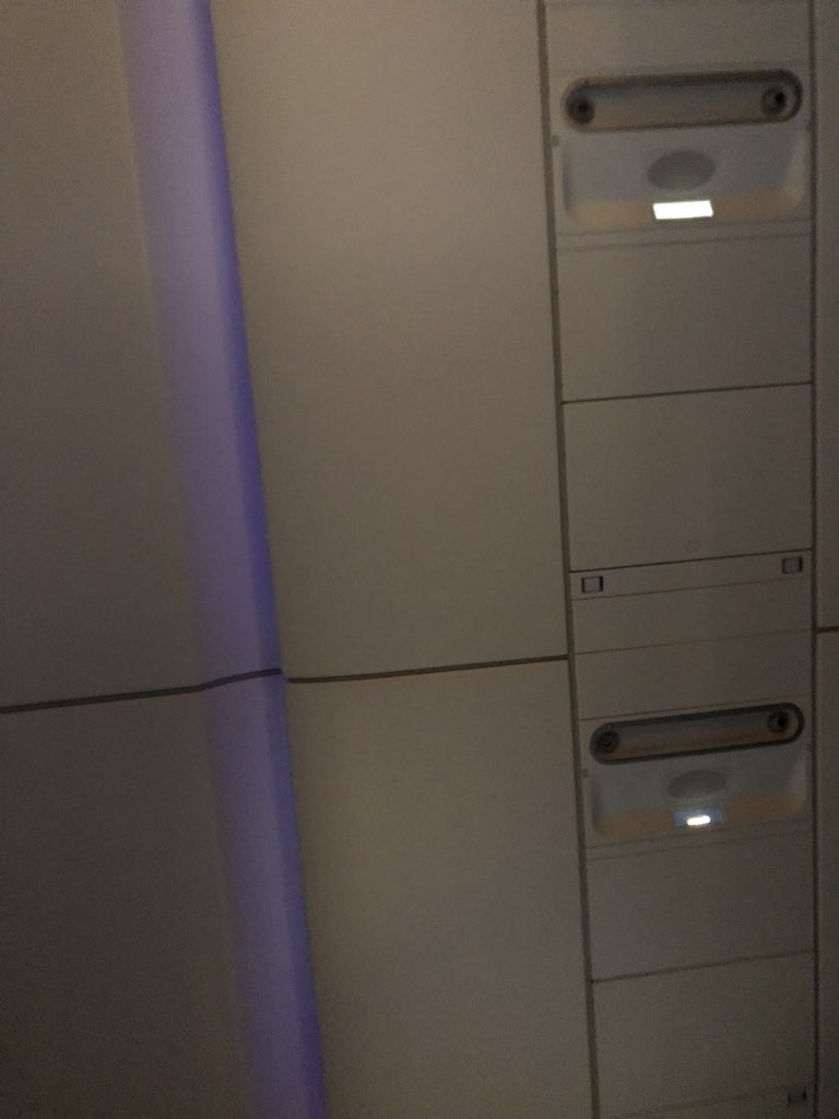 saab007's tweet photo. My view. 😂 #DeltaOne @Delta #DL27 #HernandezICN2019 ✈️🛏😴 #DeltaOneSuites https://t.co/AOFjtJYKIp