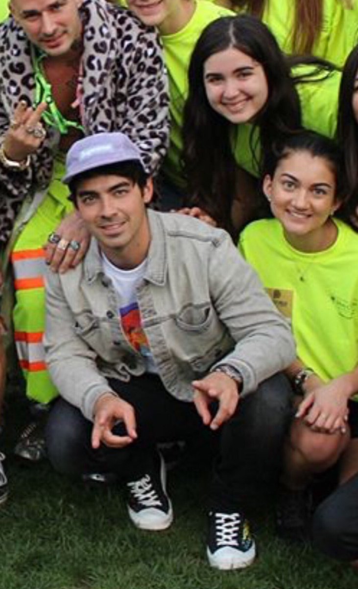Marisaaa_George's tweet photo. Happy Birthday to @joejonas !🎉 Thank you to you and your brothers for everything😍 I can’t wait to see you live again so many years later❤️ Will never stop showing people this pic because it is such a highlight of my life!🥰 Much love to this talented, funny, awesome human!🎊💖 https://t.co/8c267IxLs1
