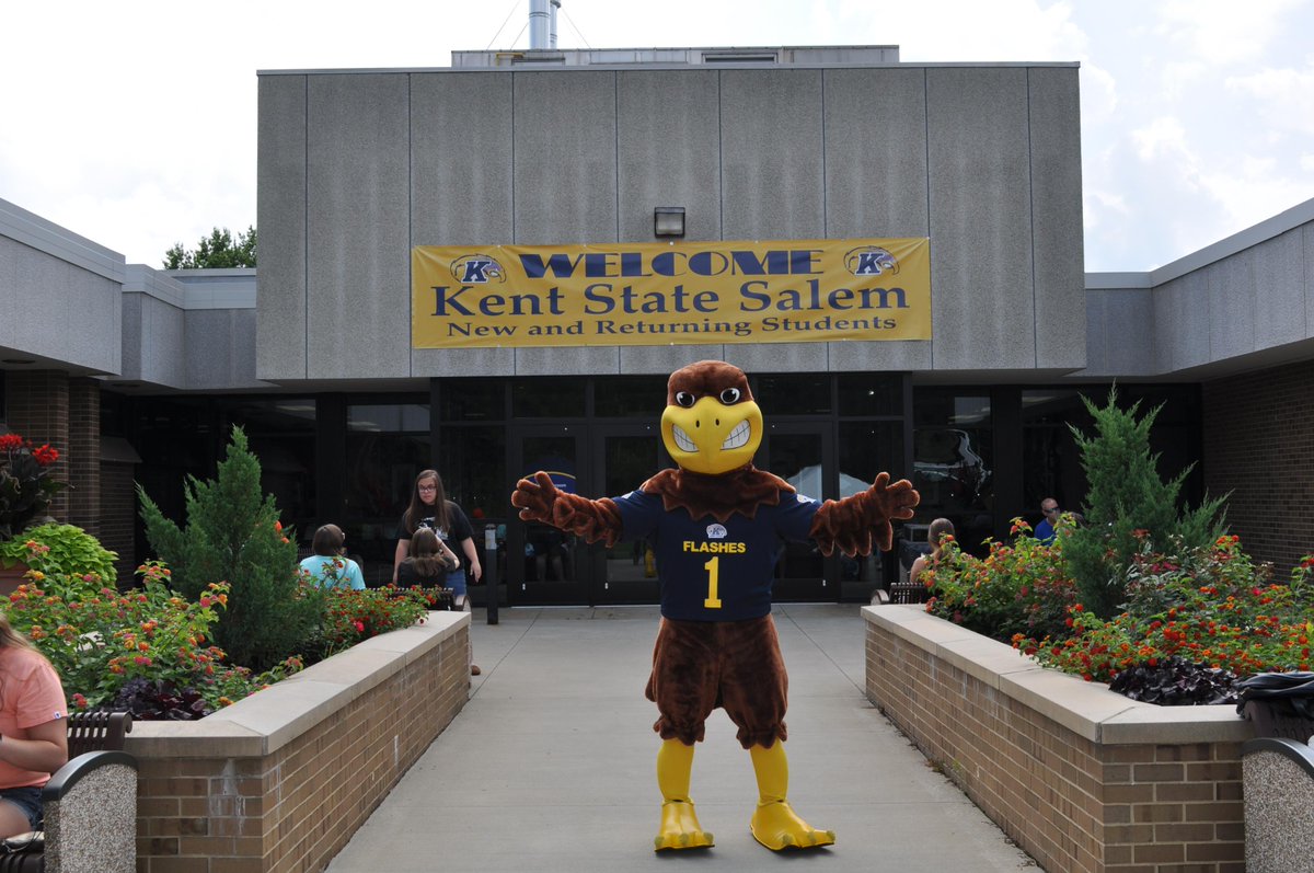 DeanKSUColumCo's tweet photo. It is DKS Day at the Salem Campus....Welcome to the new Flashes!
1 photo https://t.co/X6t7XkeAGv