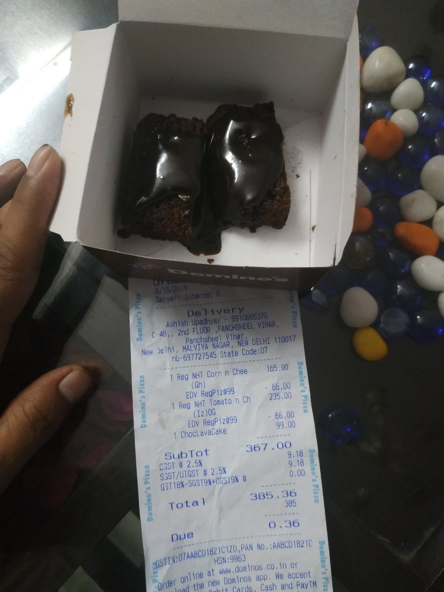 updashish's tweet photo. @dominos_india Very Poor Service equally bad pizza and on top of that worst customer service. Delivery time take 2+ hours, with pizza without toppings and so called choco lava cake converted to brownie...and best part it was not fresh and looks like it was baked in afternoon https://t.co/xXSkG8dl5c