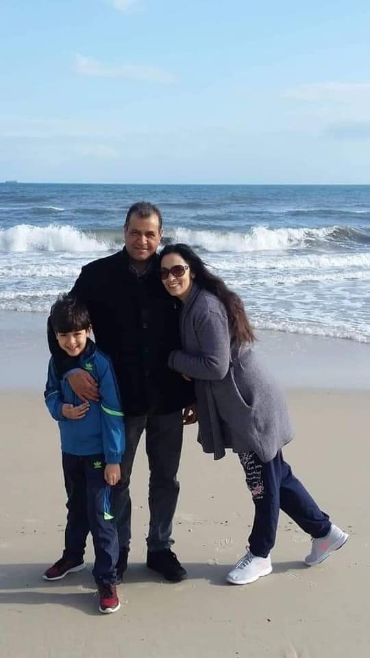 #تونس امرأة بحجم الوطن
المربية التونسية الفاضلة #إيناس_المعيوفي تبرعت بكليتها لإنقاذ زوجها الذي يعاني من فشل كلوي..لكن تعكرت حالتها الصحية وتوفيت.
رحم الله إيناس وجعل مثواها الجنة. وإنا لله وإنا اليه راجعون.