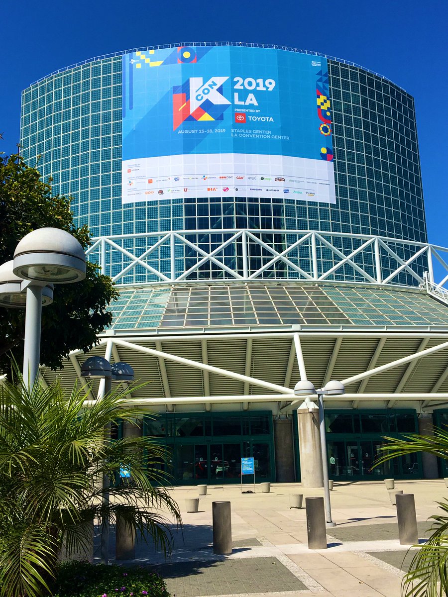 lorsly15's tweet photo. Seeing this huge banner is what makes it sink in every year that it’s time for KCON again! #excited #KCON #KCON19LA #ISeeKCON https://t.co/wxfhSK5nLc