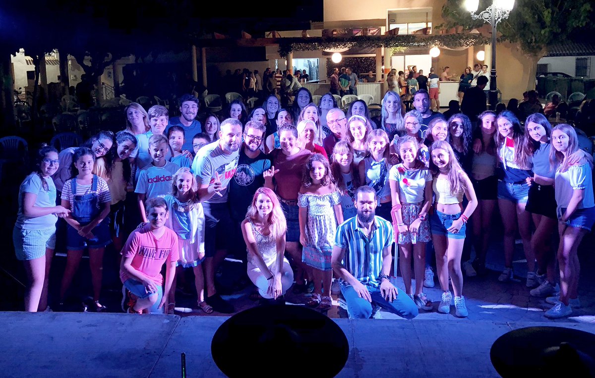 INDIMUSICA's tweet photo. Anoche tuvimos la oportunidad de volver a un lugar muy especial para nosotros!! 💫 Mil gracias por todo vuestro amor, Agramón!!! Fue un auténtico placer volver a compartir la música con vosotros!! ❤️ #agosto #agramonenfiestas #summershows #livemusic #gentebonita https://t.co/0vJzypoBRF