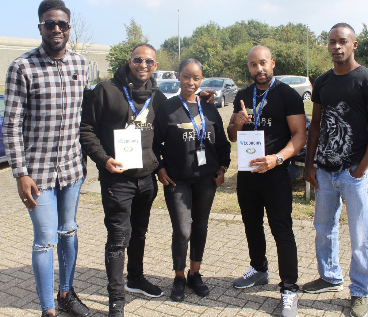 thesafetybox_uk's tweet photo. We have to give a special thanks to @HollyBranson for donating these signed #WeEconomy books to reformed prisoners that have been rehabilitated on on our #AspireHigher program @JermainJackman @OfficialRTravis #HMPElmley #reducingtheviolence https://t.co/etow9hVvOB