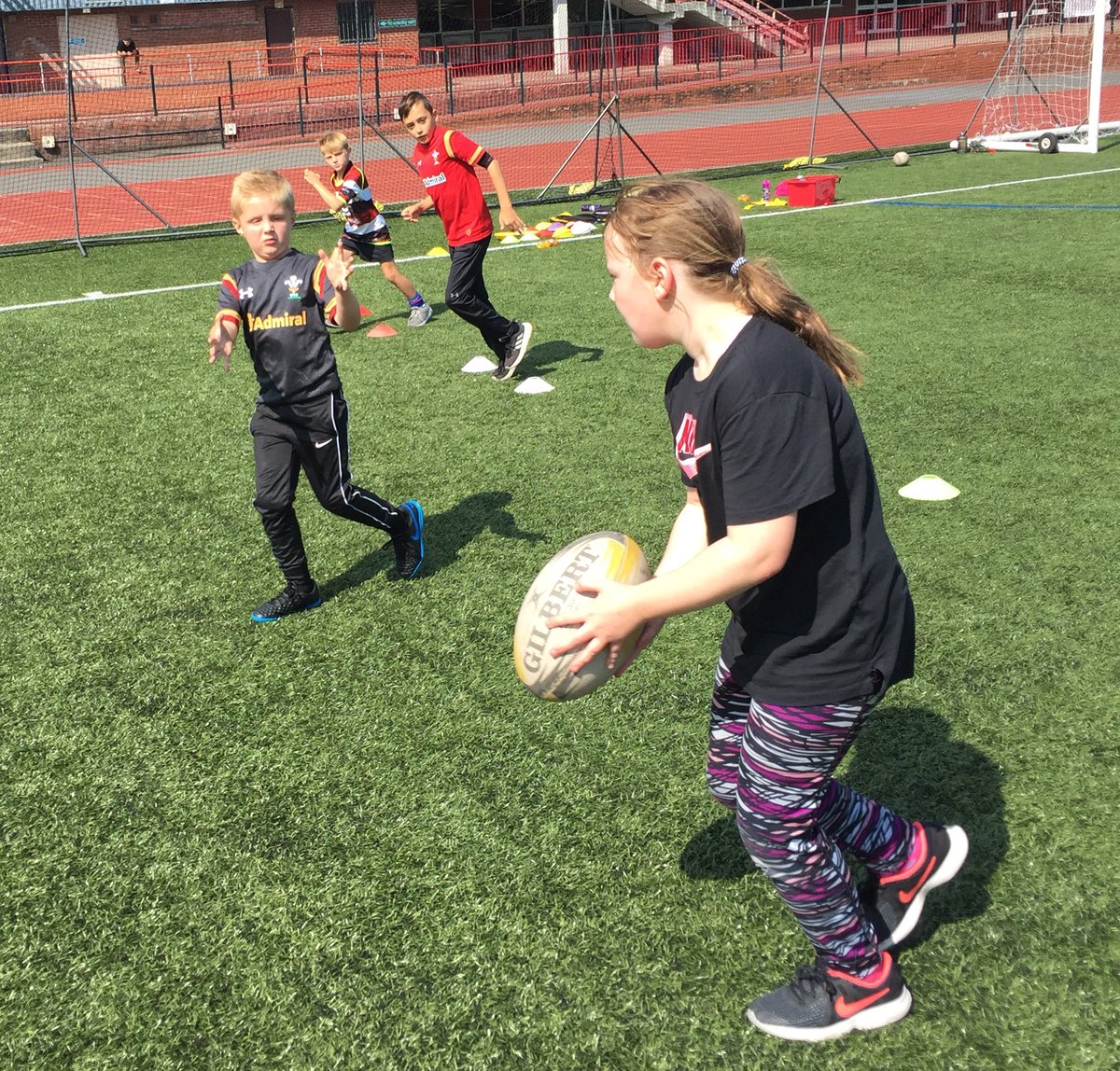 playondevelop's tweet photo. Another fun packed #rugbycamp at #CwmbranStadium with @TorfaenLeisureT . This morning was all about #passing technique #findingspace #linerunning #communication #teamwork #tackletechnique and #catching
Well done everyone, great effort. https://t.co/mrU080pw2E
