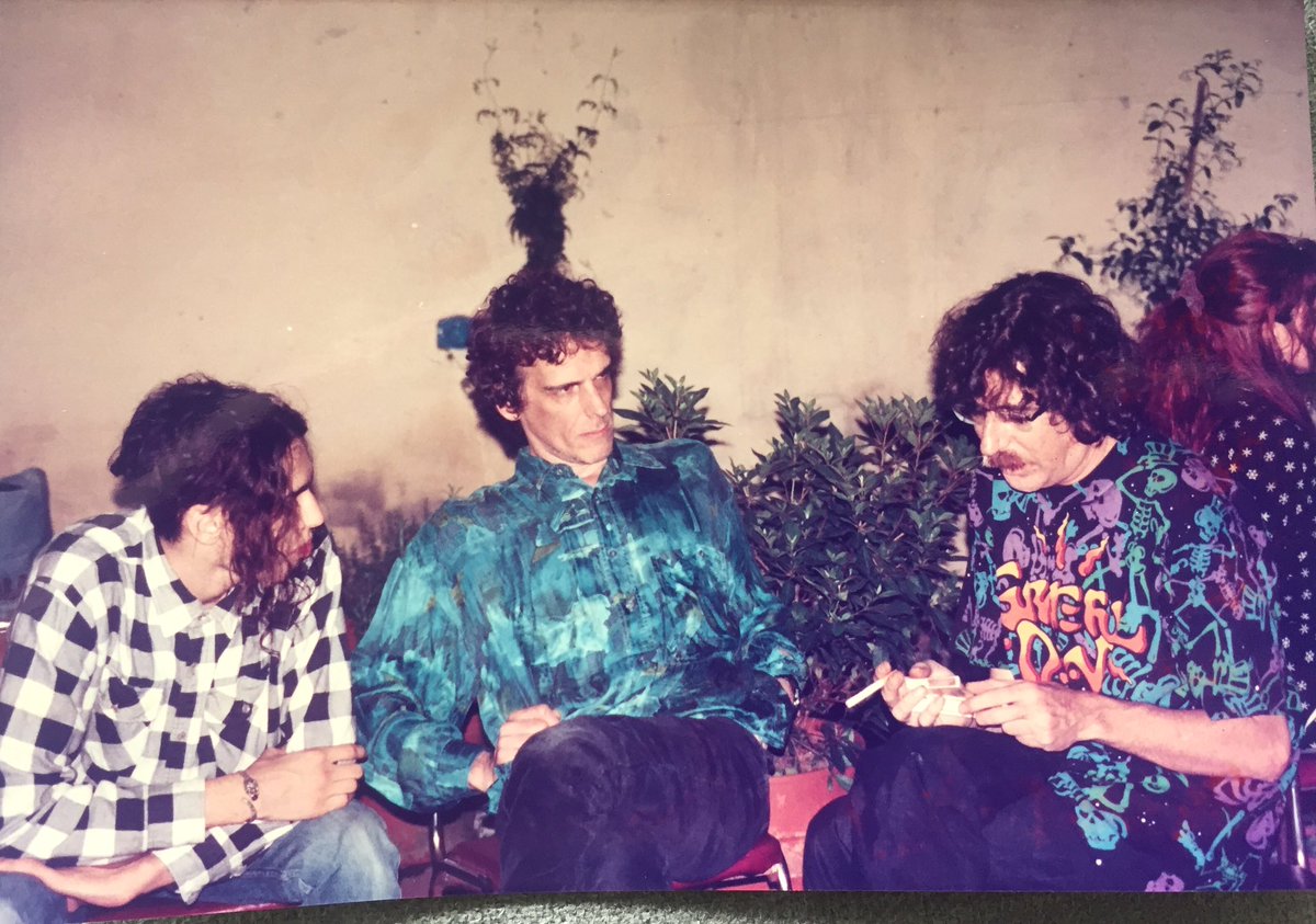 tweetygonzalez2's tweet photo. Luis y Charly. 1993. Mi cumple de 30 . Estos 2 teachers me cantaron el Happy Birthday pero de Los Beatles. Inolvidable. El de la izquierda era un pibito que se llamaba Dante. @dantespinetta https://t.co/NNZzGEtPG2