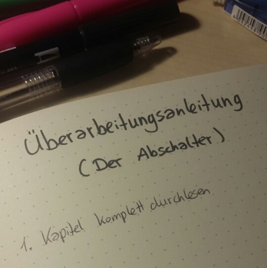KiaKahawa's tweet photo. Hey #Autoren, ich brauche eure Hilfe. Als krasseste Überarbeitungsprokrastiniererin des Planeten möchte ich mir eine Checkliste erstellen. 

Kapitel für Kapitel. 
Was muss eurer Meinung nach rein?  
#schreiben #followerpower https://t.co/Ji8UD7MSdm