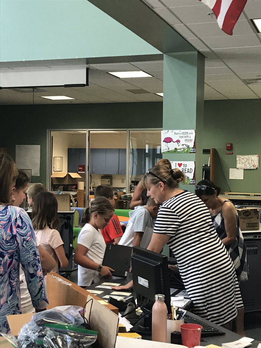 IHElementary's tweet photo. Wonderful first day in Unified Arts! #IHFirstDay #IHPromise https://t.co/FZuXNbChej
