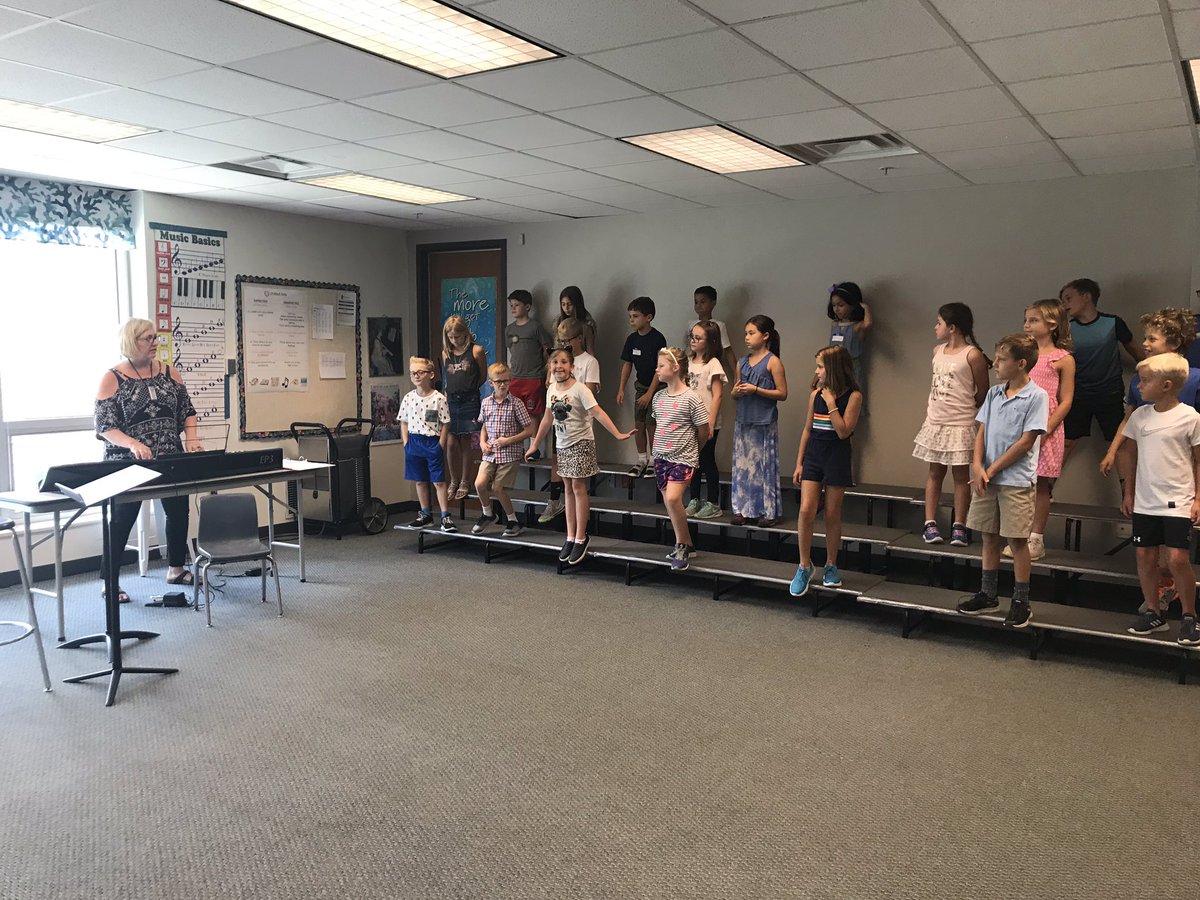 IHElementary's tweet photo. Wonderful first day in Unified Arts! #IHFirstDay #IHPromise https://t.co/FZuXNbChej