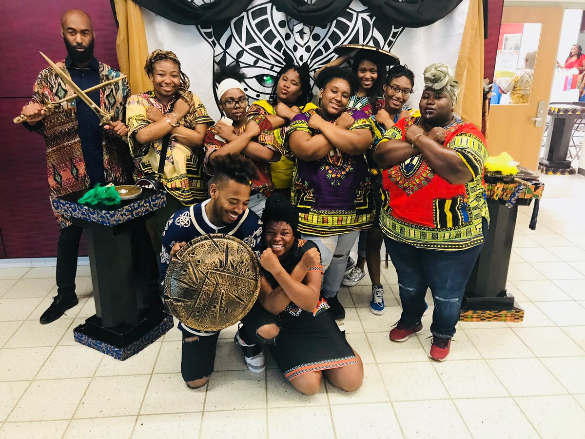 Blk_EduKator's tweet photo. Big Tech Cheerleaders #bigtech #FriendshipFWD2019 #FPCSTP @FriendshipPCS https://t.co/bF9GpstoPi