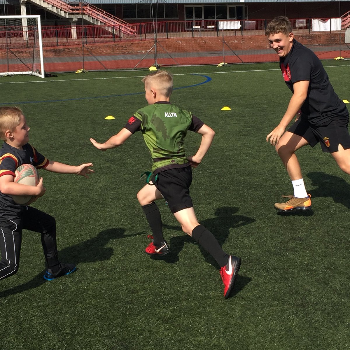 playondevelop's tweet photo. Another fun packed #rugbycamp at #CwmbranStadium with @TorfaenLeisureT . This morning was all about #passing technique #findingspace #linerunning #communication #teamwork #tackletechnique and #catching
Well done everyone, great effort. https://t.co/qUWhVJn0Xc
