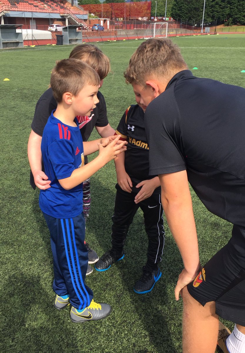 playondevelop's tweet photo. Another fun packed #rugbycamp at #CwmbranStadium with @TorfaenLeisureT . This morning was all about #passing technique #findingspace #linerunning #communication #teamwork #tackletechnique and #catching
Well done everyone, great effort. https://t.co/qUWhVJn0Xc