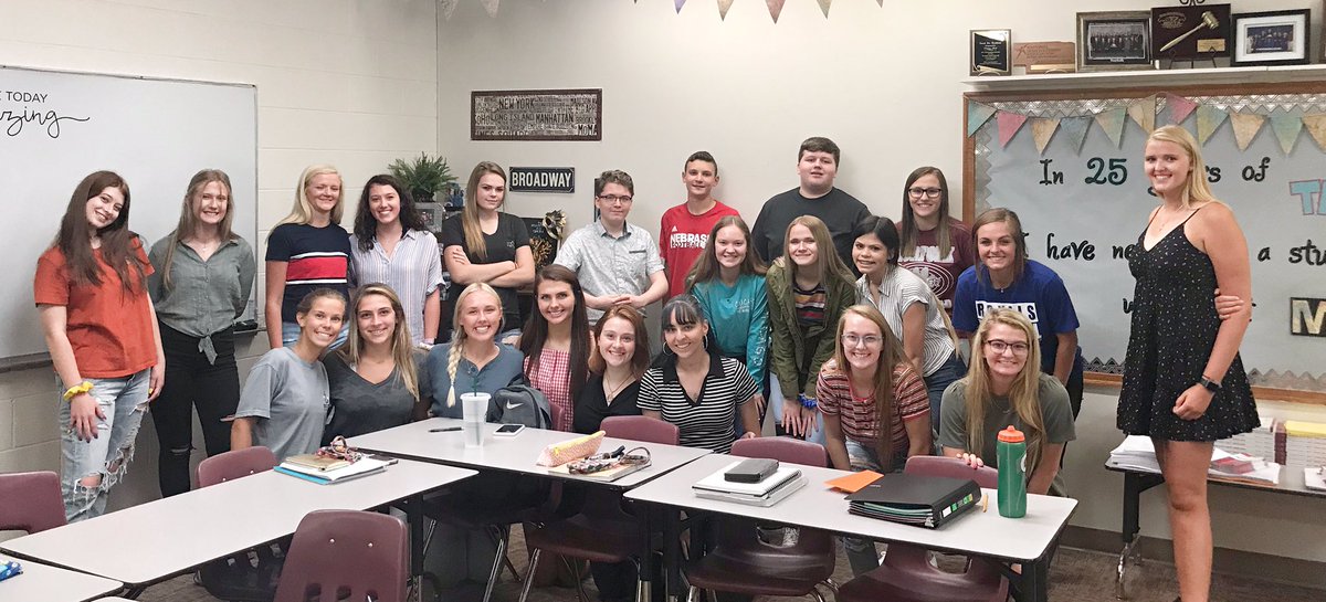 PegBelt's tweet image. Meet my energetic 7th period class! Lots of ladies 💃🏻💃🏻💃🏻 #1stDayOfSchool #DualCredit #EnglishComp