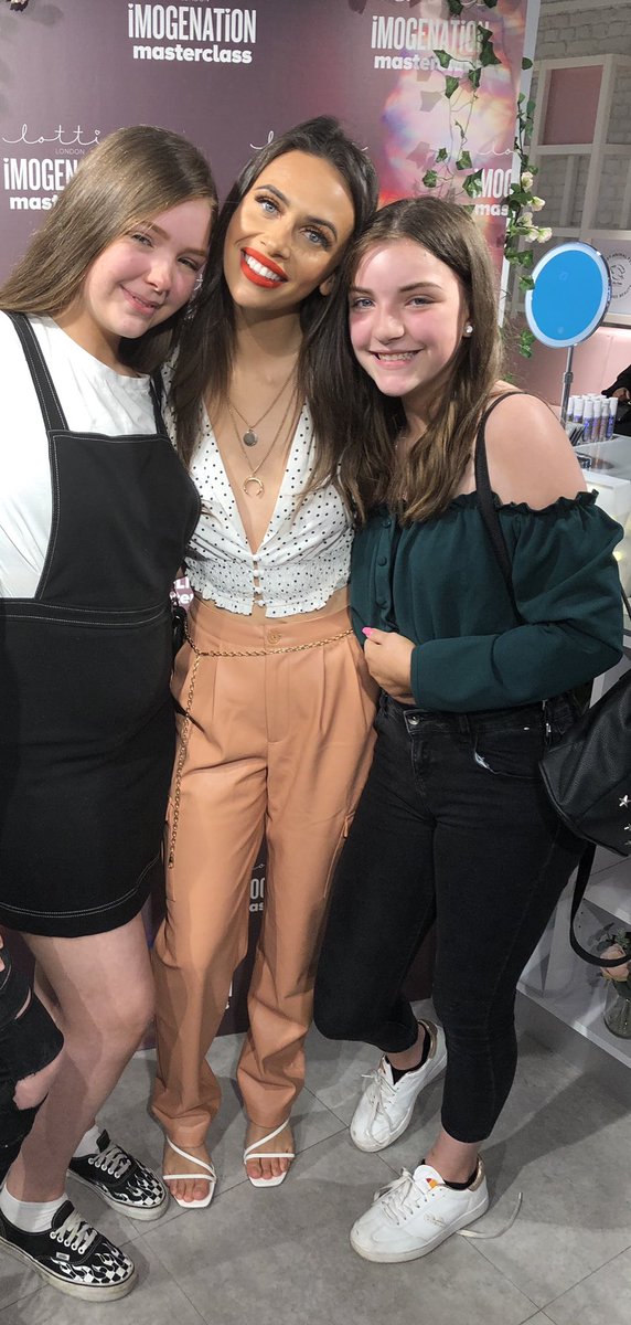 Rhiona10's tweet photo. @Imogenation_ We miss you so much ❣️ We just watched your wedding video and enjoyed every second!❤️❤️ https://t.co/3fUPaepQkx