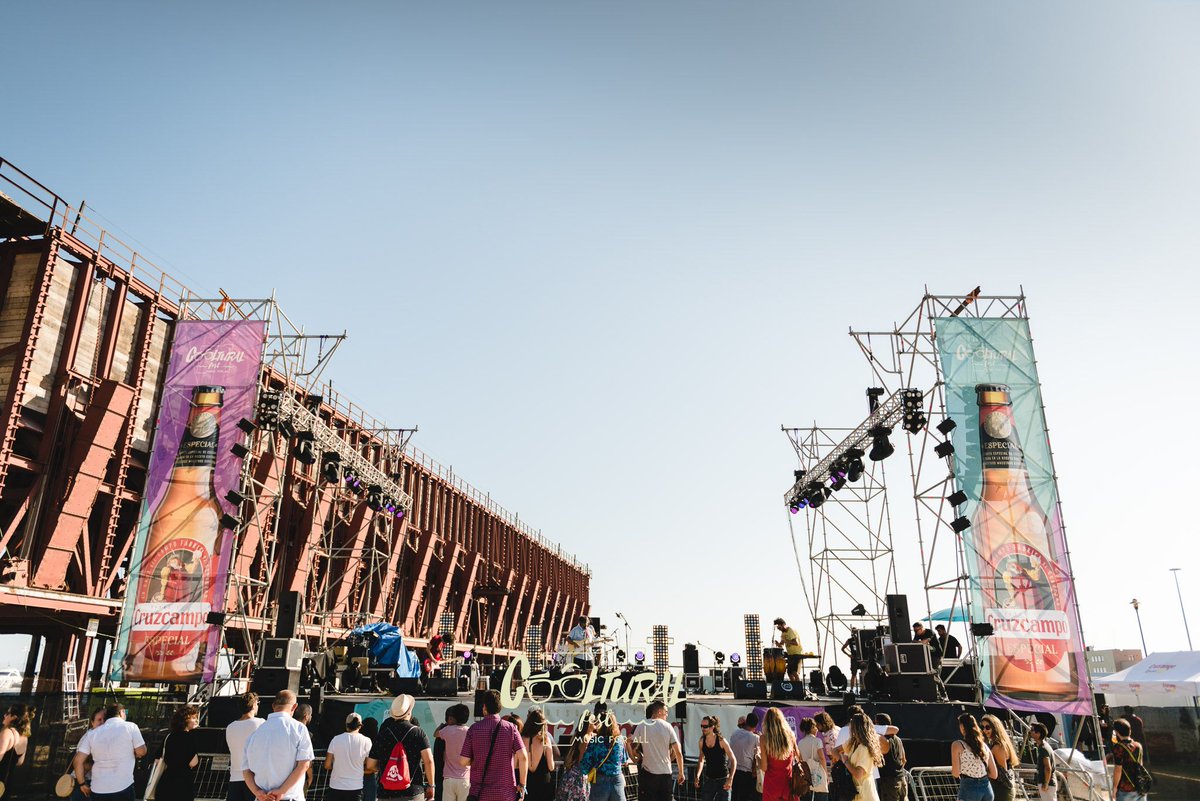 coolturalfest's tweet photo. El calor no ha impedido que lo pasemos en grande con #ComproOroBanda en este inicio de festival 🍯 ¡Menuda forma de hacernos bailar!🕺🏼
#CoolturalFest2019 #Almeria #FiestaDeBienvenida https://t.co/P7n5ZNxY9X