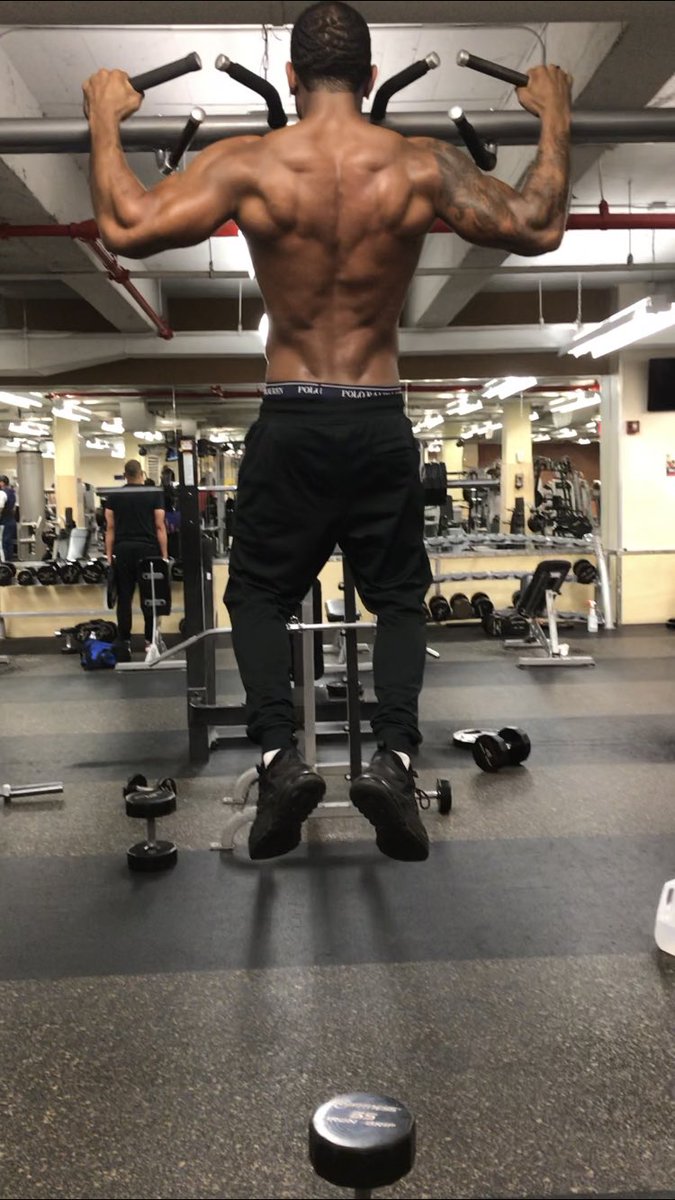 steadyfeddyboy's tweet photo. Motivation 🦍 #Gains #Back #BodyBuilding #Fitness #Fit #FitnessMotivation #KagedMuscle #Health #Focus #Shredded #PullUps #Bar https://t.co/aaI6gx4ZL9
