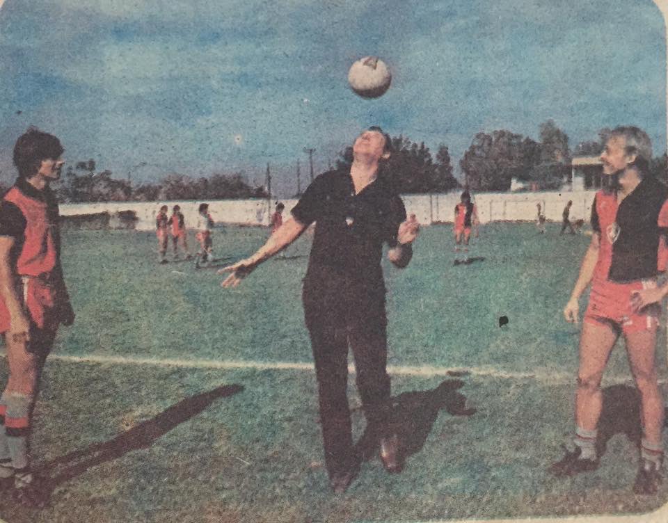 MasciarelliR's tweet photo. Hoy es el aniversario 103 del quipo al que pertenecieron mi abuelo, tío y padre, donde cumplieron su sueño de jugar Fútbol en México. Felicidades a una gran afición, pero sobre todo gracias al escudo que les regaló alegrías y momentos únicos a la familia ⚽️ 🇲🇽 https://t.co/L2QX7vGdXa