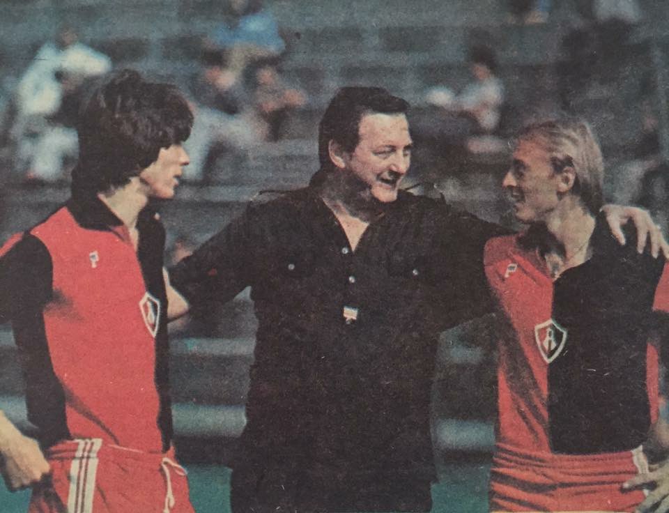 MasciarelliR's tweet photo. Hoy es el aniversario 103 del quipo al que pertenecieron mi abuelo, tío y padre, donde cumplieron su sueño de jugar Fútbol en México. Felicidades a una gran afición, pero sobre todo gracias al escudo que les regaló alegrías y momentos únicos a la familia ⚽️ 🇲🇽 https://t.co/L2QX7vGdXa