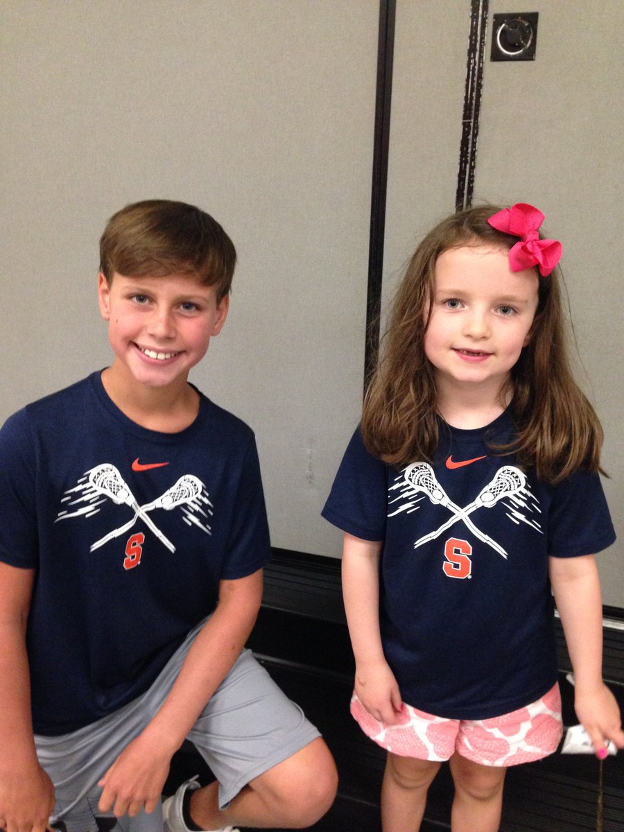MiniWorldEL's tweet photo. A "BEAR-y" special coincidence on her first day of Kindergarten! @BluffsviewElem @wcsdistrict #worthingtonlacrosse #proud https://t.co/27uM9fdA43