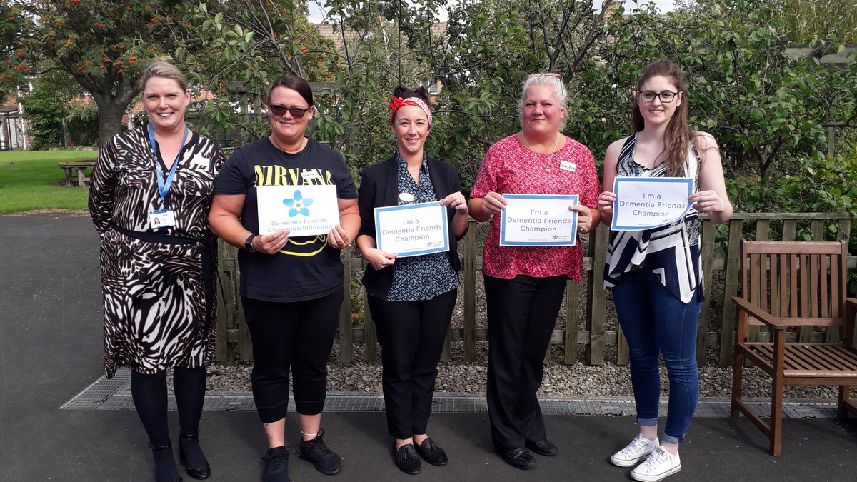 DFONorthEast's tweet photo. Enjoyed welcoming 18 new Champions to the team on Middlesbrough today! Ready and raring to deliver #DementiaFriends @DFMIDDLESBROUGH @DementiaFriends https://t.co/jtBll31f1c