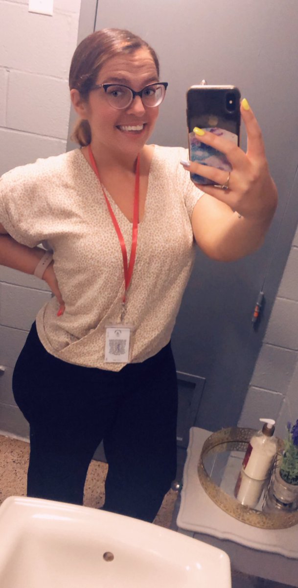 MuvaMango5's tweet photo. Ya favorite future school social worker🥰😘
#InternshipThings #FutureSocialWorker https://t.co/k66U8OecL3