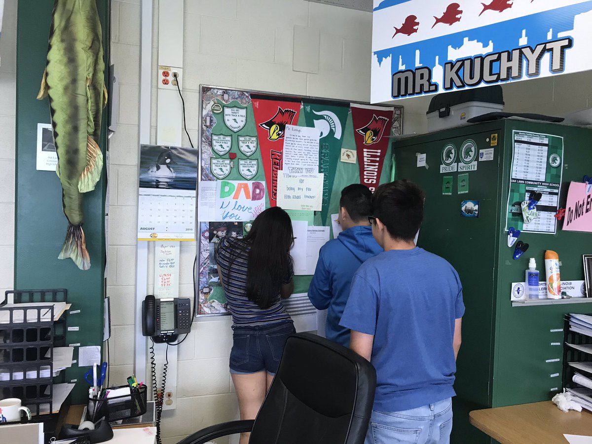 MrKuchyt's tweet photo. Historians use artifacts to piece together a story.  These new students are examining the artifacts around the classroom to learn about who their teacher is! @OLCHSsocstudies #OLCHSPride https://t.co/toReqEygCk