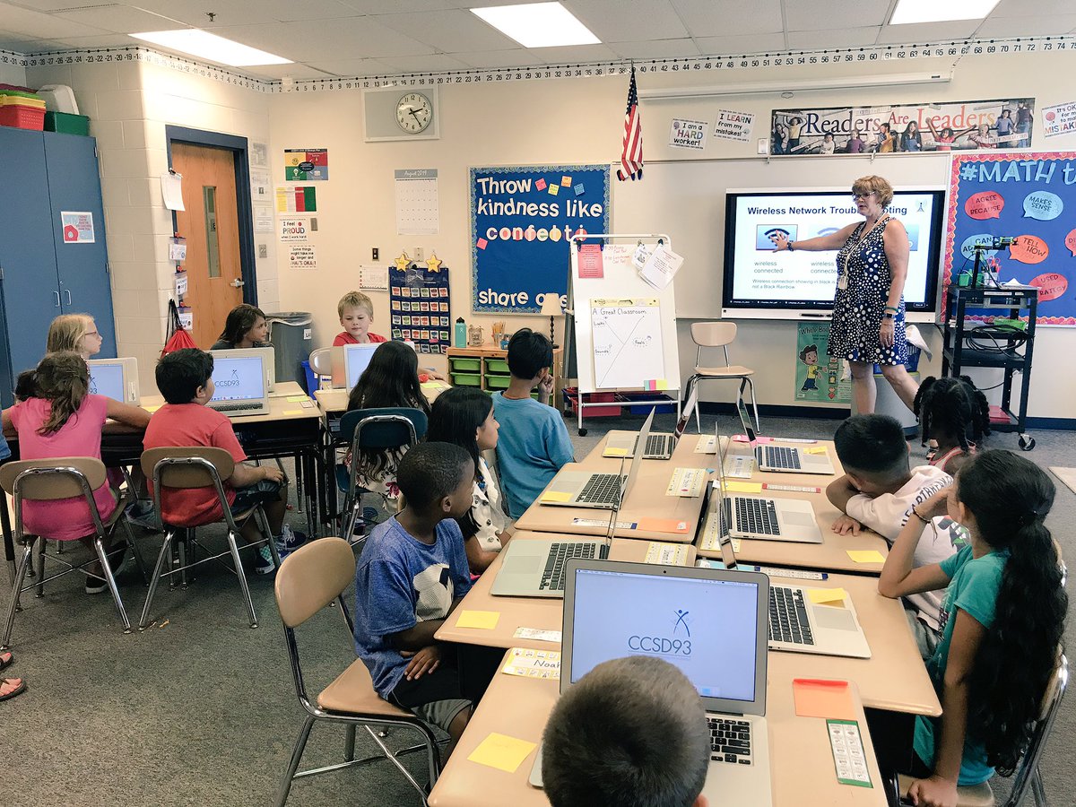Weier_Jarrell's tweet photo. Learning about our new MacBooks with Mrs. B!!!  😊 @sbonk93 #ccsd93 https://t.co/njKEmI9HmI