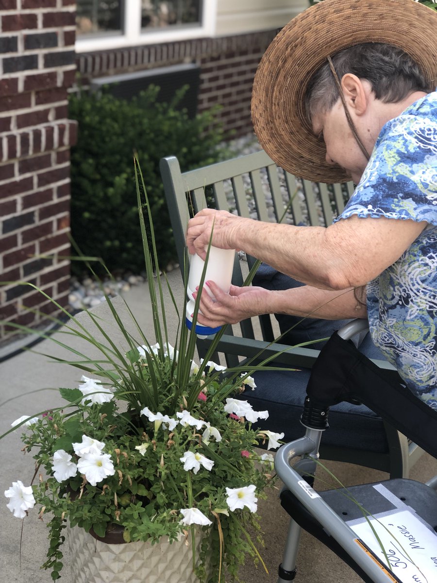 WillowsCitation's tweet photo. We love our morning gardening time! 
#CampusInColor2019 https://t.co/2VXZfredtS