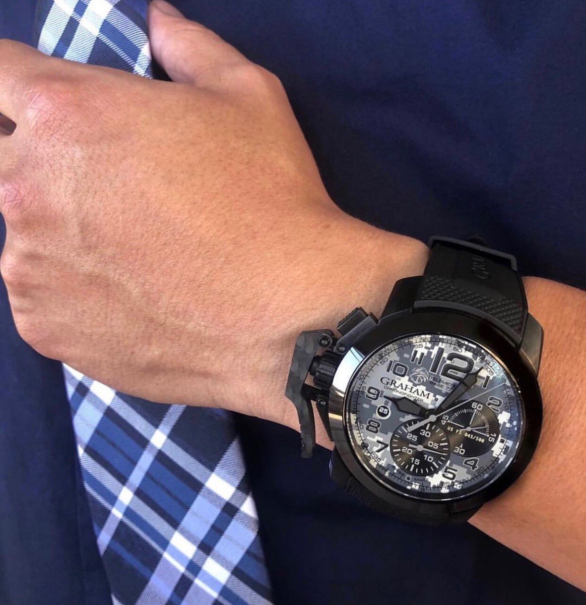 watchlinkaz's tweet photo. Suit Up π #shopwatchlink
#grahamwatches #grahamchronofighter #camodial #camouflage #statementwatches #timepiecetuesday https://t.co/KzXVMa0scw