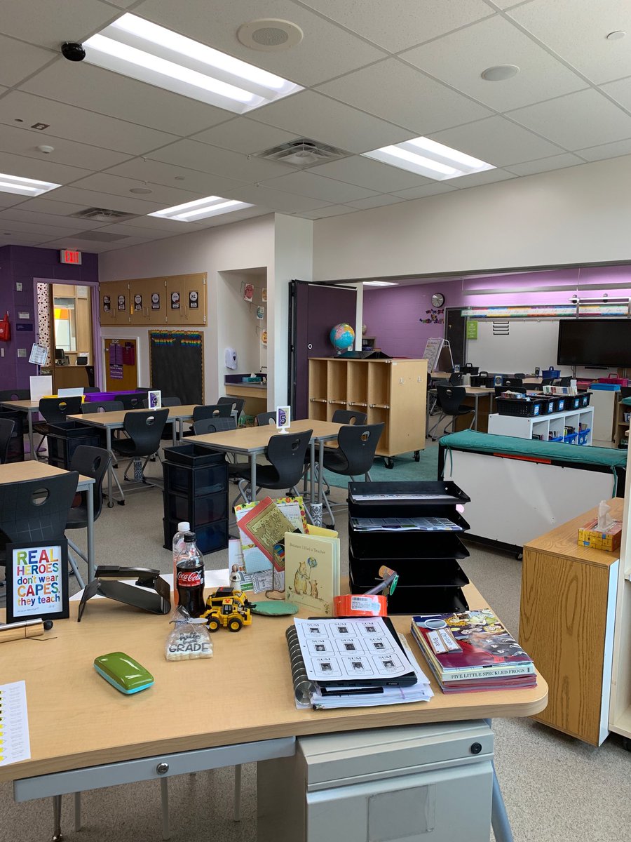 TeachtobeHappy's tweet photo. Welcome back to school! I can’t wait to see you in 30 minutes at Meet the Teacher! #summitSTEM #REYNproud https://t.co/CXTPiJPnm9