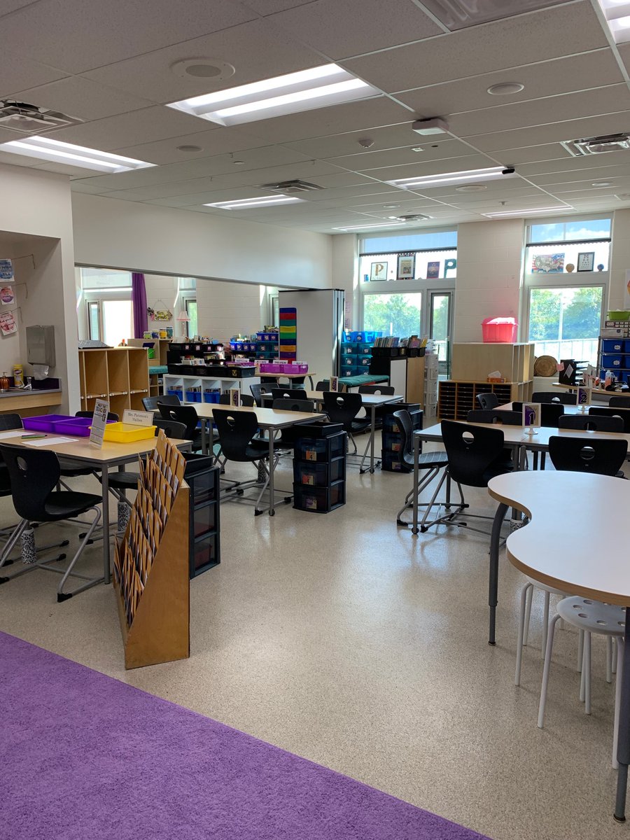 TeachtobeHappy's tweet photo. Welcome back to school! I can’t wait to see you in 30 minutes at Meet the Teacher! #summitSTEM #REYNproud https://t.co/CXTPiJPnm9