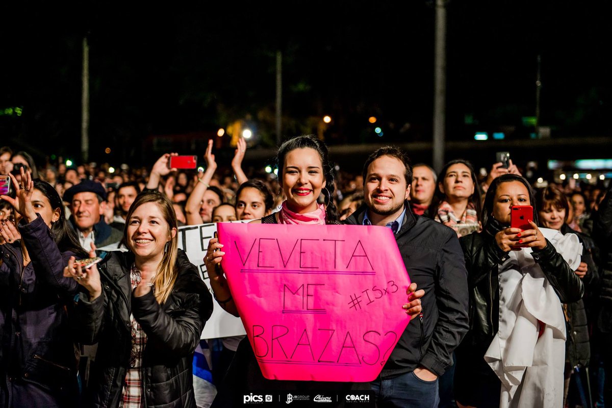 JBgroupUY's tweet photo. ¿Ya tenés tu entrada para ver a #Veveta ? 👑

👬👭¿Contanos con quien vas a ir y por qué con esa persona? 👫👭

Los leemos 👀 https://t.co/f9jdraimCt