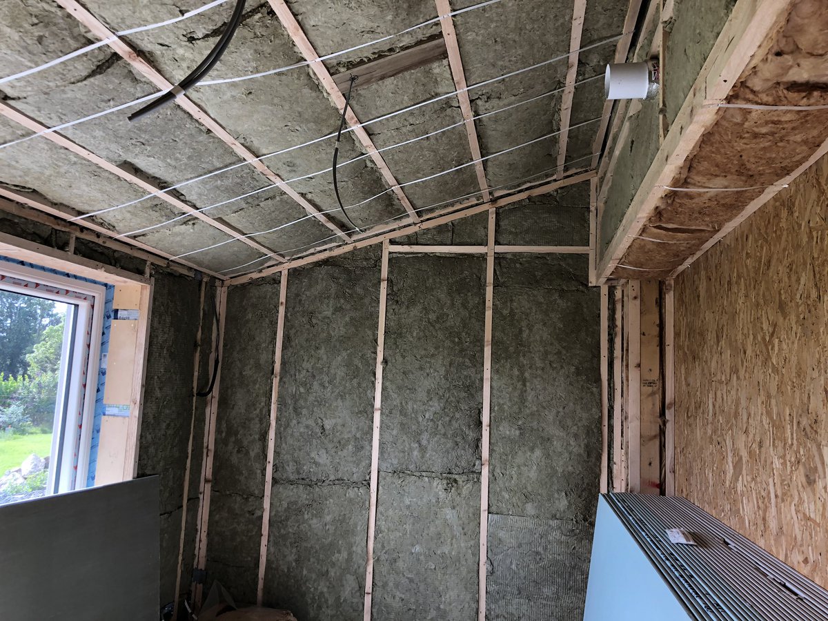 fergal5's tweet photo. Well advanced on site at Clane#913 #timberframe #fullbuild by #teamtimbertech. Great teamwork by @bakerinsulation & @roofer1777 & #teamtimbertech. @ROCKWOOLUK @proclima @SikaIreland @SikaTrocal @MEDITESMARTPLY. Airtight rest result of 0.78. https://t.co/r87G6IUwjb