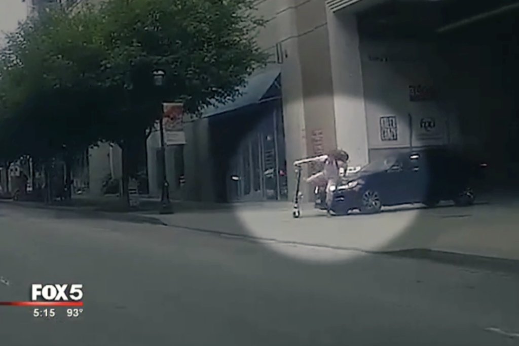 atlurbanist's tweet photo. I'm glad this Atlanta e-scooter rider is OK.
Two points:
1. Being able to use sidewalks will not save scooter riders from danger.
2. Where y'all been, news? Cars zipping out of parking decks have been menacing pedestrians for years. #truedamnstory
https://t.co/EIOaepdzJU https://t.co/687XtIeWKM