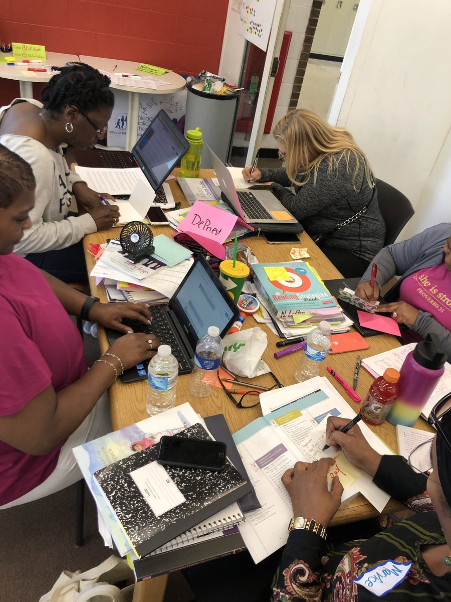CPSLiteracy's tweet photo. @RachelDahlReads having us put some positive energy into the education space by writing encouraging week 1 notes to each other. We got this! #ThisIsLiteracy https://t.co/9cEd1Enkj2