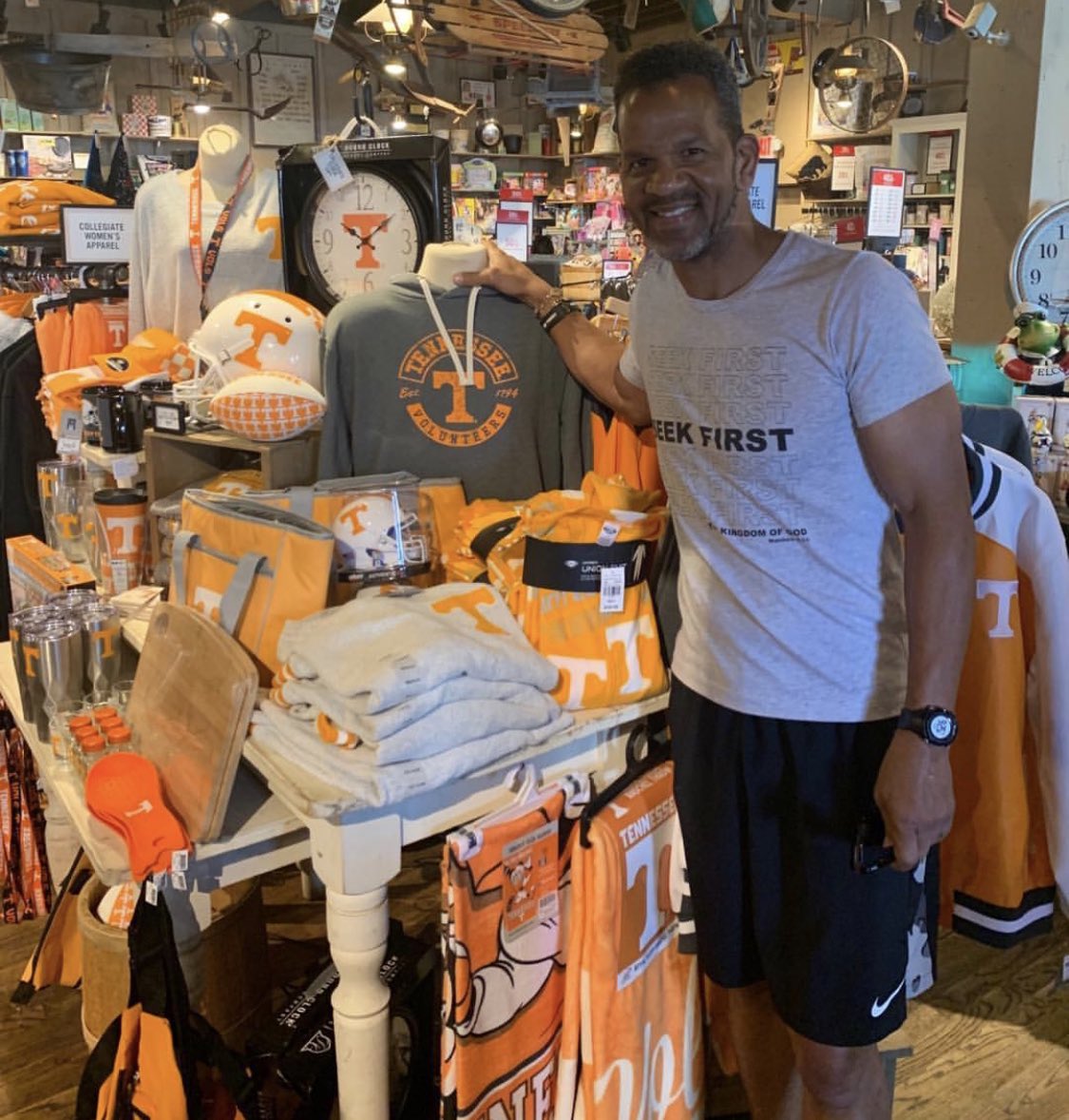 Andre_Reed83's tweet photo. TENNESSEE. πβΌοΈThis is my 30th state (20 more to go) encouraging people to support the @bgc_clubs and impacting youth !
@AR83Foundation #greatfutures #clubkid #bgca #readmore #read83 #literacy #giveback #5thquarter https://t.co/OAPzMr3Q4x